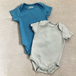 Gymboree | Ribbed Shortsleeved Neutral Bodysuits